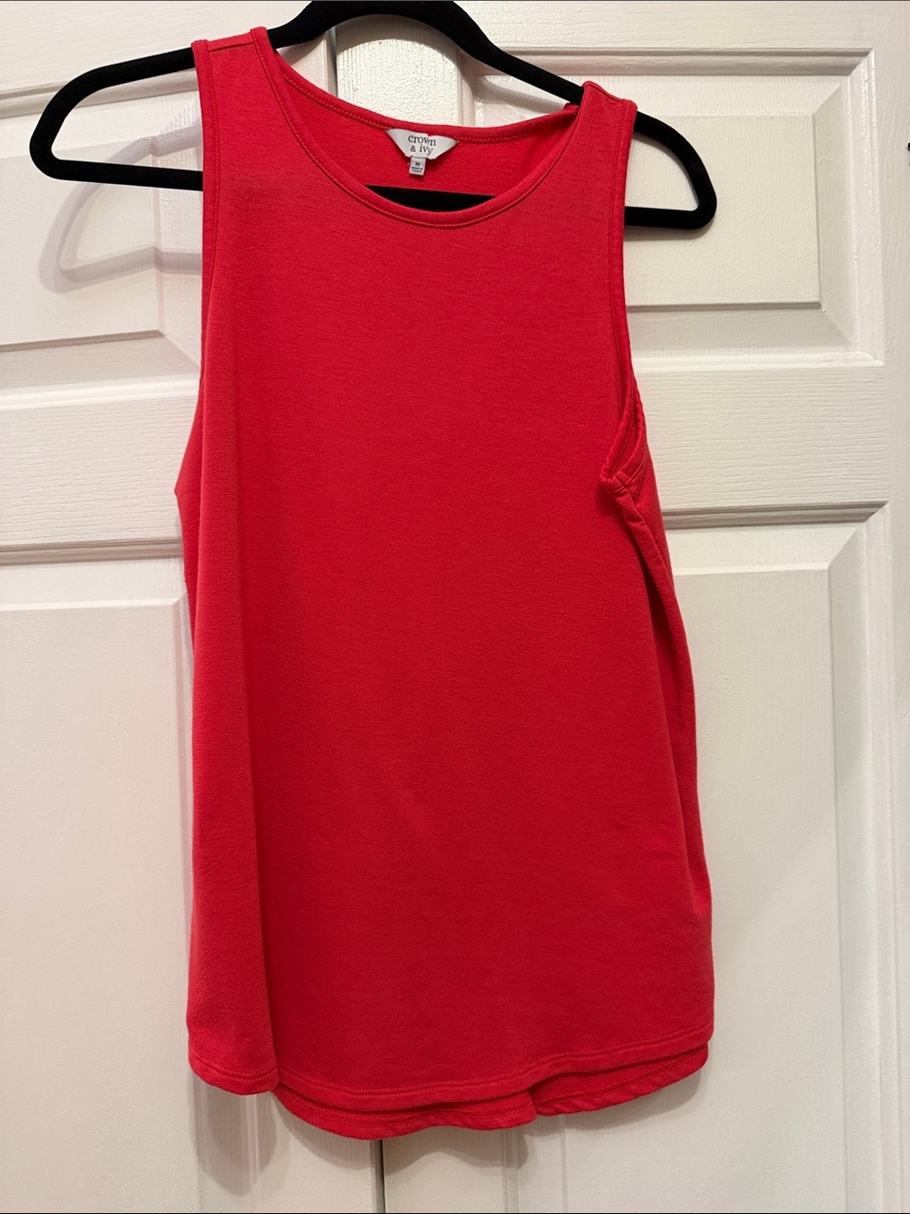 crown & ivy Vibrant Red Sleeveless Tank Top - Picture 1 of 3